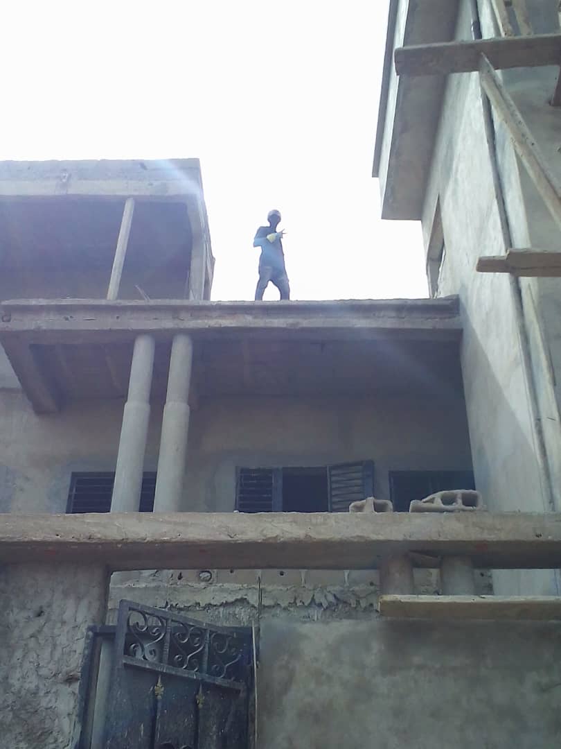 Travaux de structure et d&rsquo;&eacute;l&eacute;vation sur un chantier &agrave; Bamako